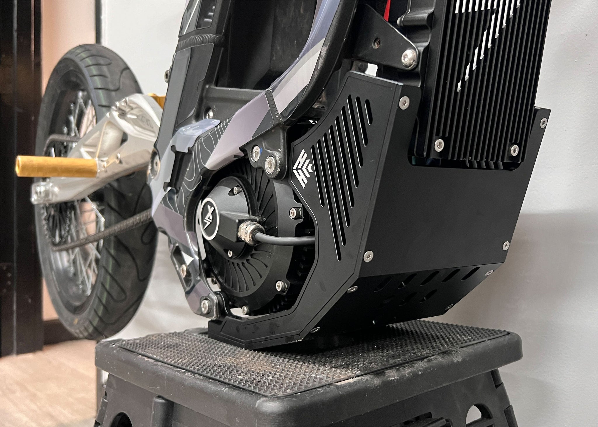 ●THA WESTRONAUTS Heavy Hitter Surron V2 Skid Plate – DH Motoring